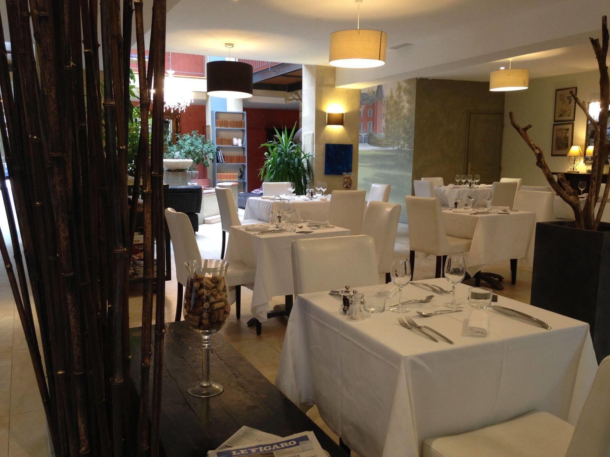 Le Pavillon Du Chateau, Hotel & Spa Ревель Экстерьер фото