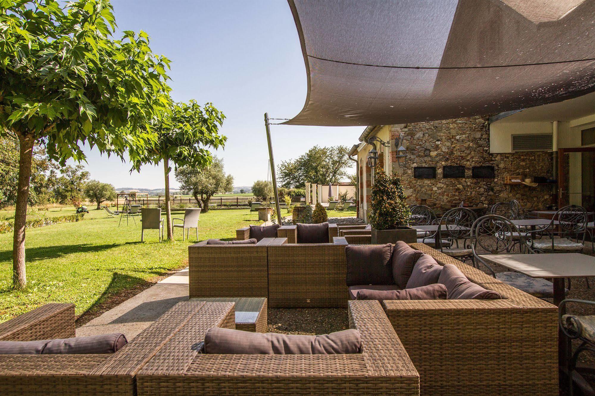 Le Pavillon Du Chateau, Hotel & Spa Ревель Экстерьер фото